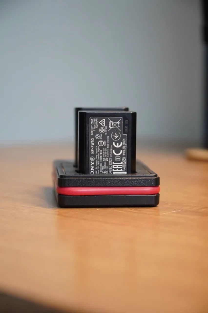 Sony A6400 - Câmera Profissional 4K + Lente 16-50mm + Case Smallrig + Bateria Extra - Foto 4