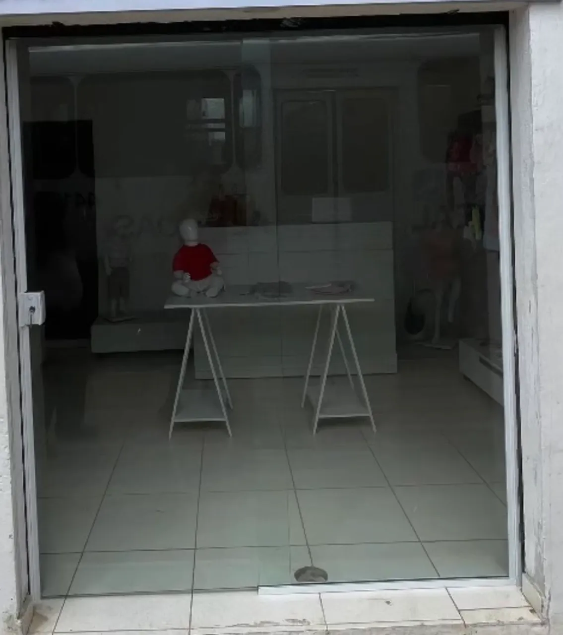 Loja de roupas infantil - Vitrine
