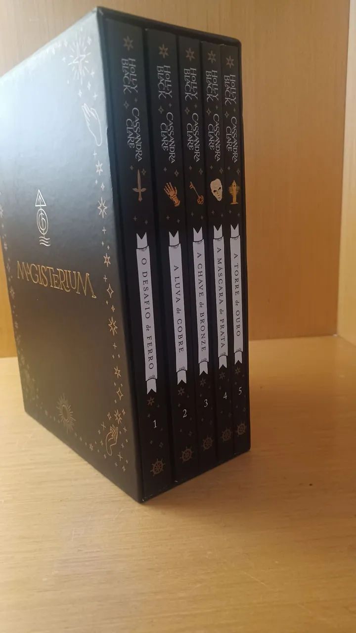 Box Magisterium - Holly Black e Cassandra Clare (acompanha marcadores de página) - Foto 2