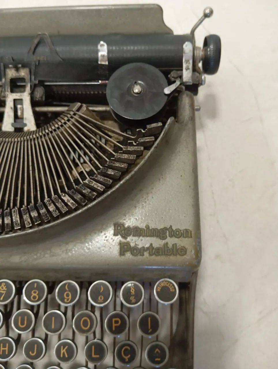 Máquina de escrever Regminton Portable  antiga - Foto 3