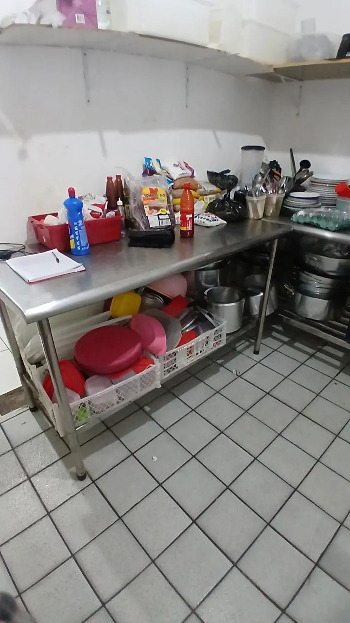 Repasso restaurante com tudo dentro.