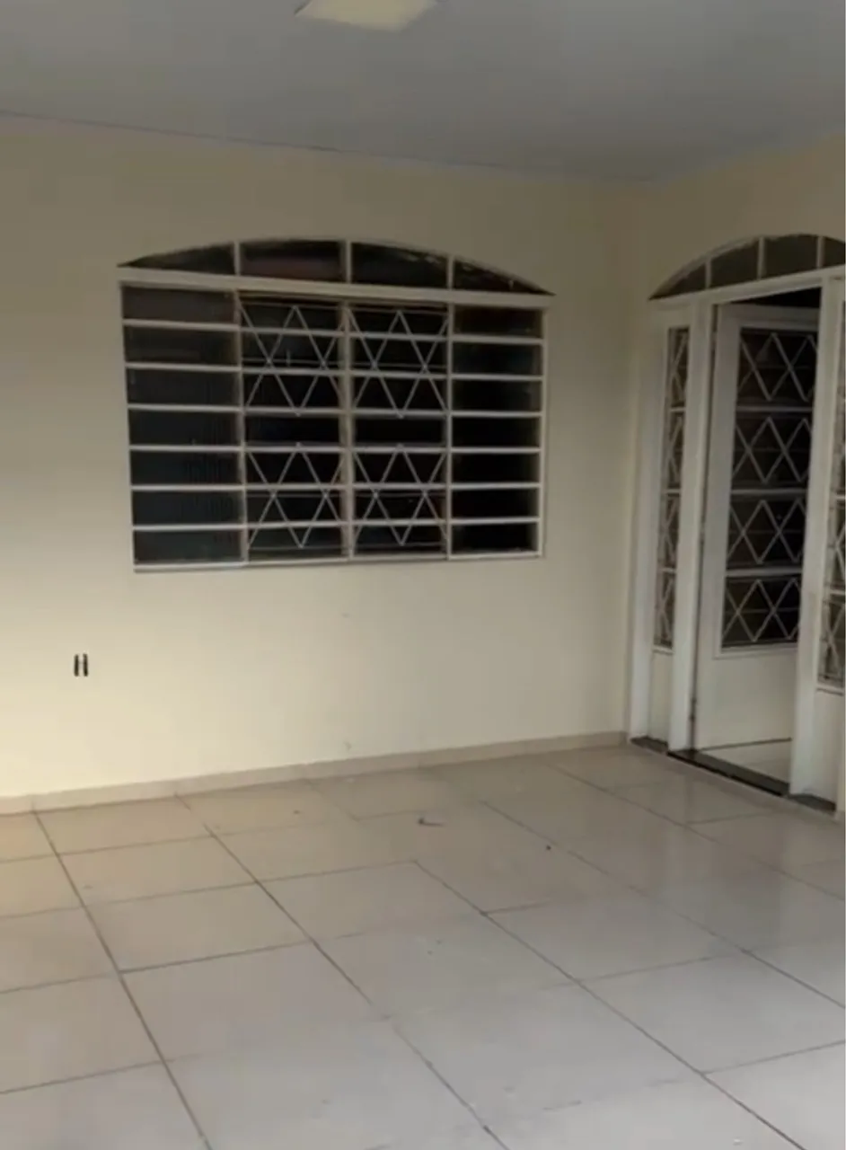Alugo na estrutural casa com 5 quartos e 3 suítes