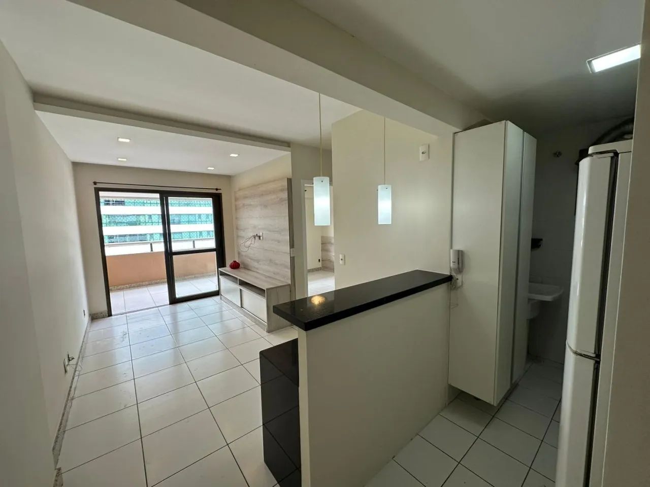 Apartamento 1 Quarto para Venda em Salvador, Paralela, 1 dormitório, 1 banheiro, 1 vaga