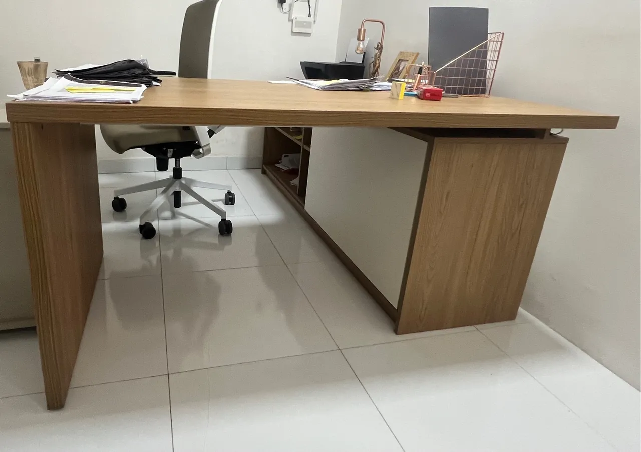 Mesa para Escritório Da Tok & Stok . Custa 3.599,00 na loja .