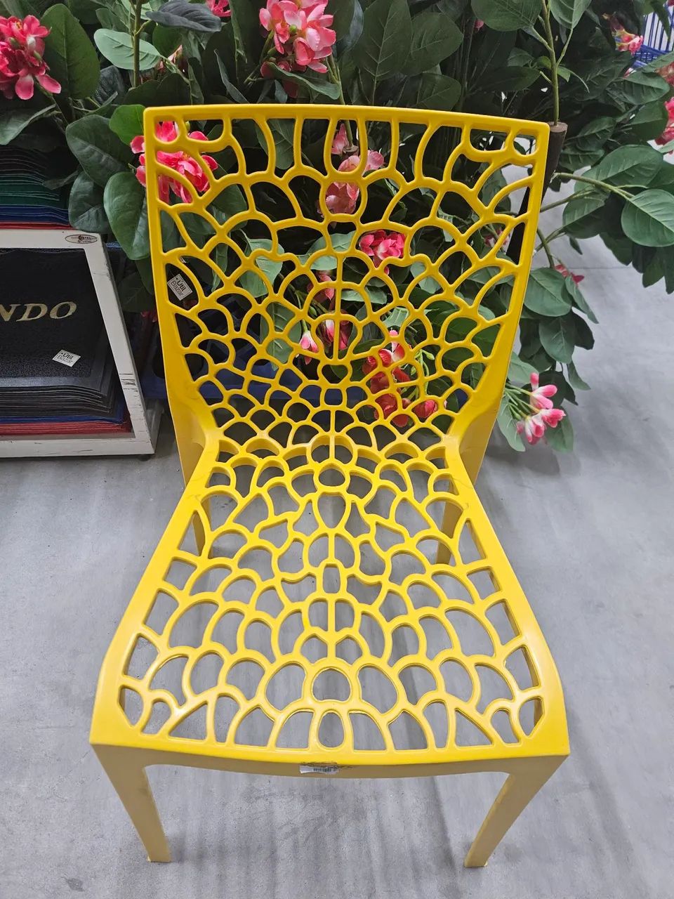 Cadeira Amarela Design Moderno - Conforto e Estilo!