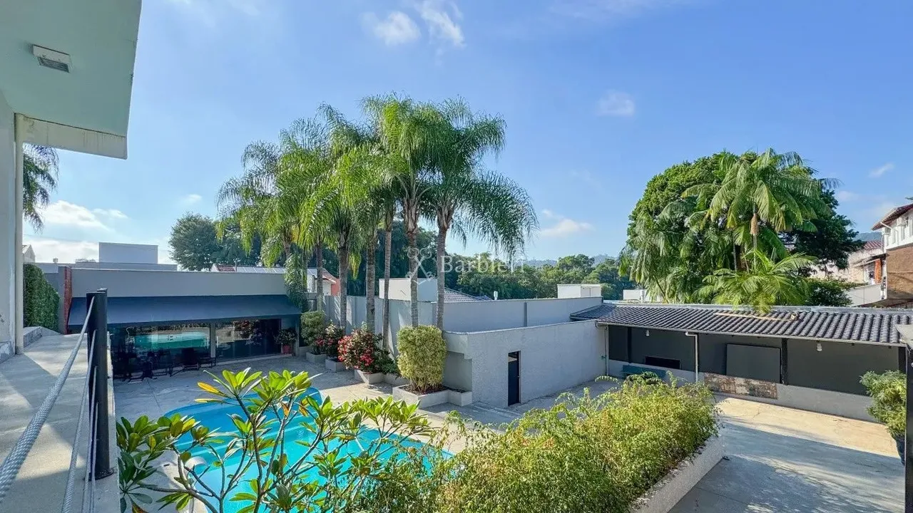 Casa com 5 quartos sendo 1 suíte e 520 m² no bairro Velha em Blumenau/SC