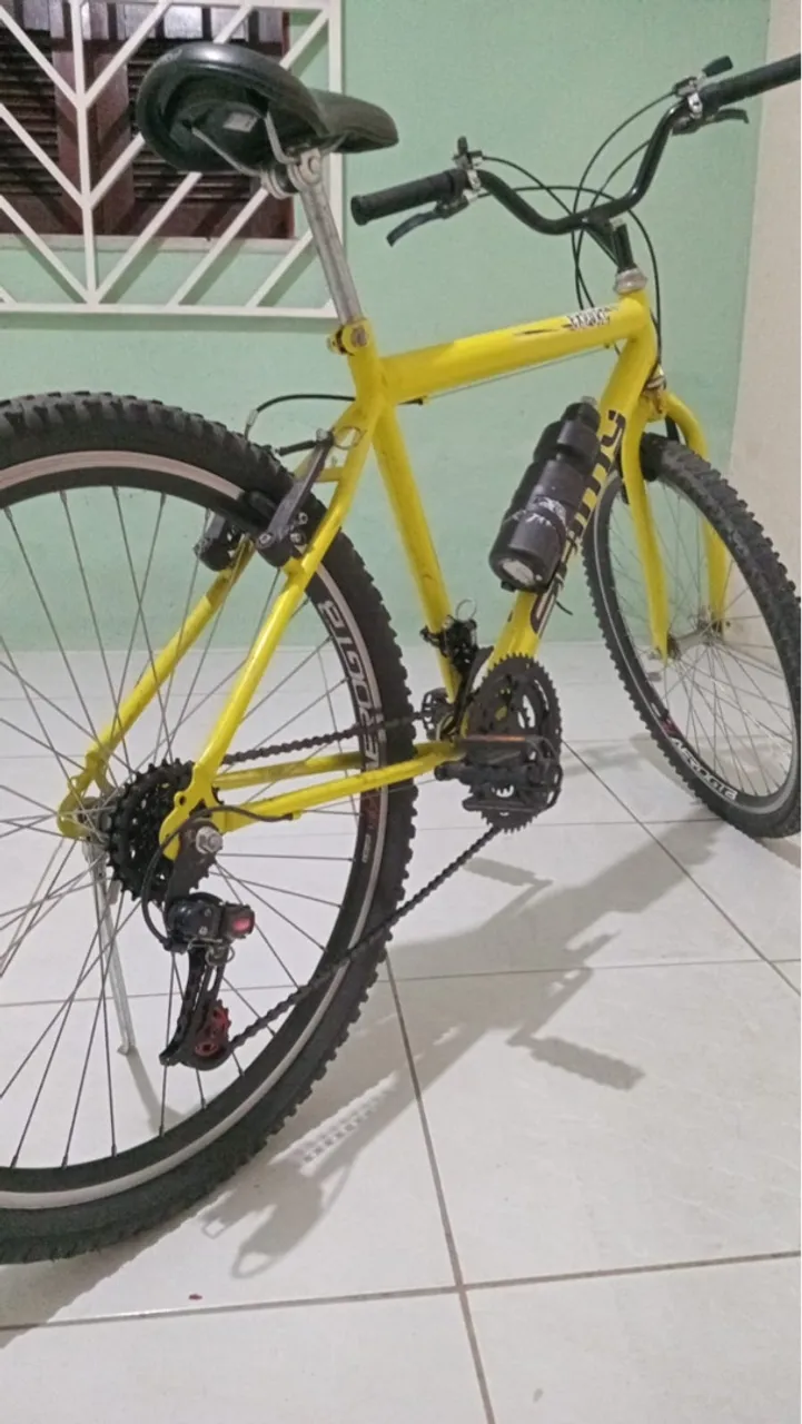 Bicicleta Aro 26 Amarela com Marchas
