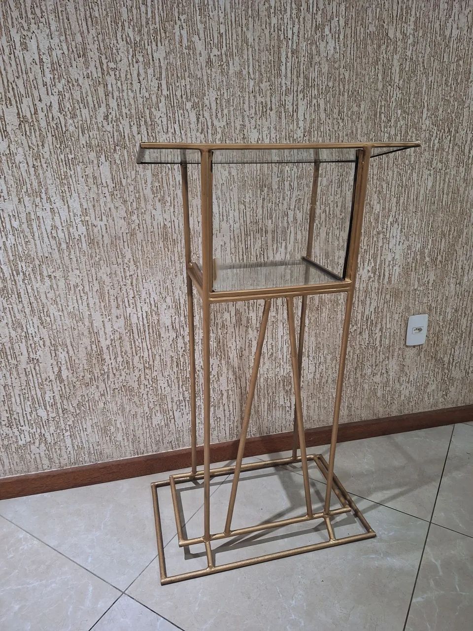 Pulpito de ferro / vidro cor dourado