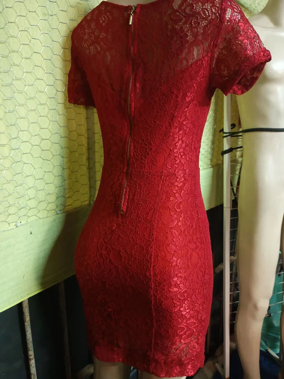 Vestido Vermelho Rendado Elegante - Foto 3