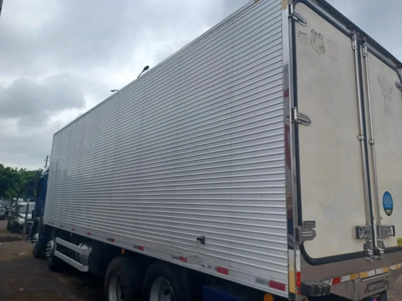 Ref 3067 BFG 850 Baú frigorífico gancheiro 16 paletes Ibiporã 2017 Alt. interna 2,18m A
