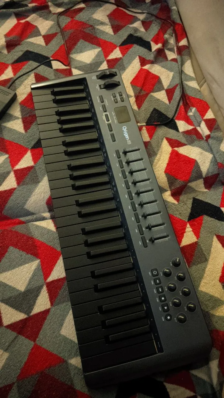 Controlador MIDI M-Audio Oxygen 49