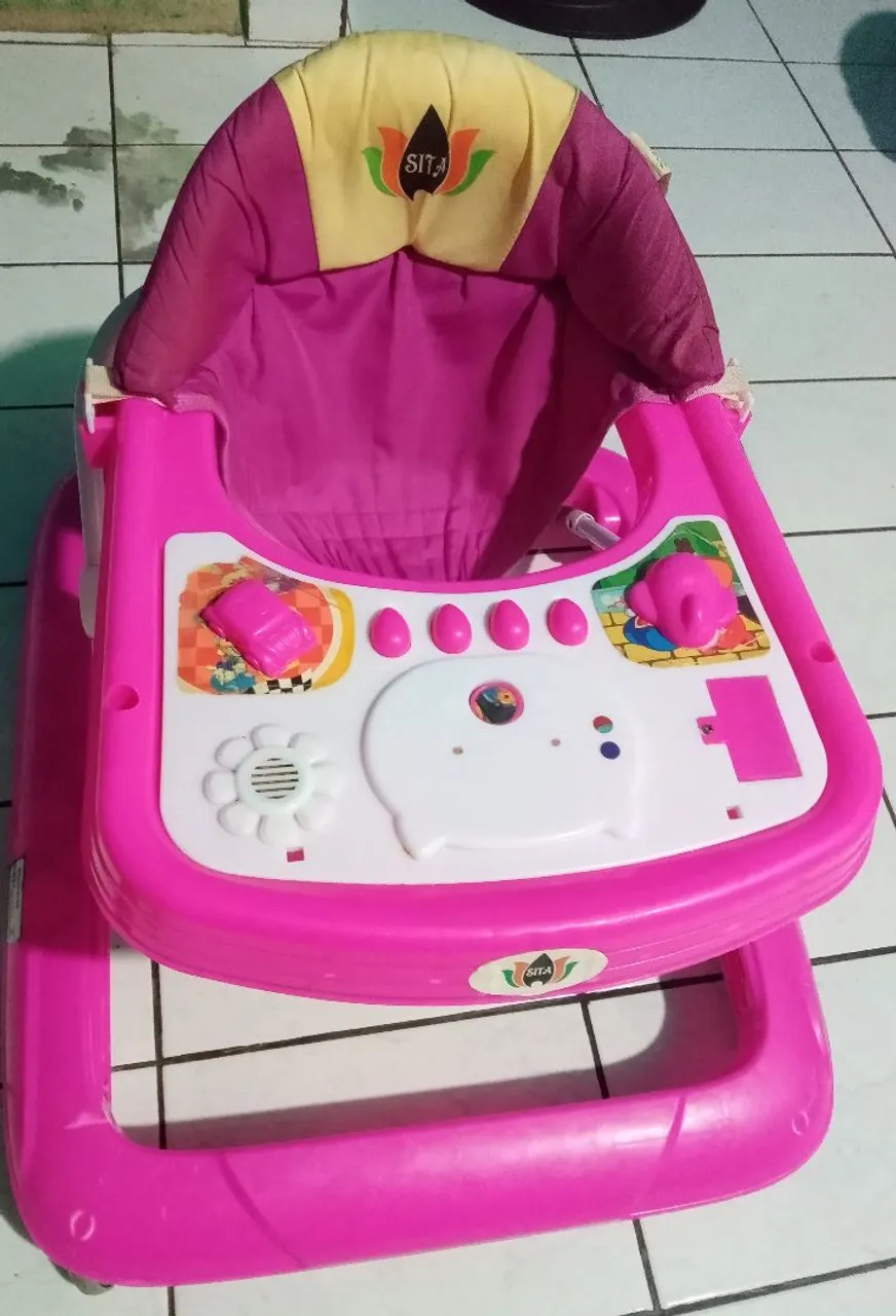 Andador para Bebê Rosa com Brinquedos - Sita