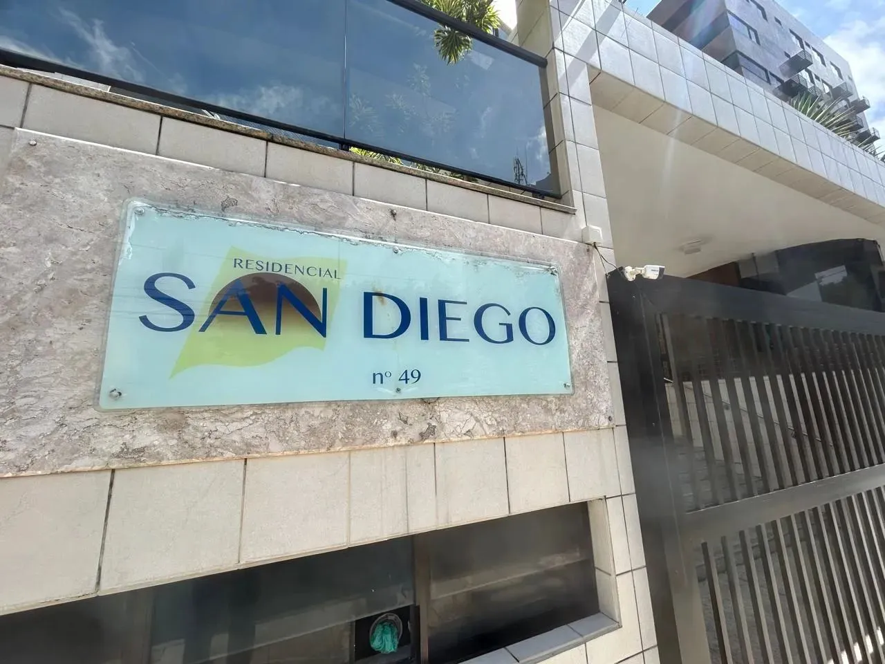 Vendo SAN DIEGO 200 m² 4 Suítes 5 WCs 1 Despensa DCE 4 Vagas JATIÚCA