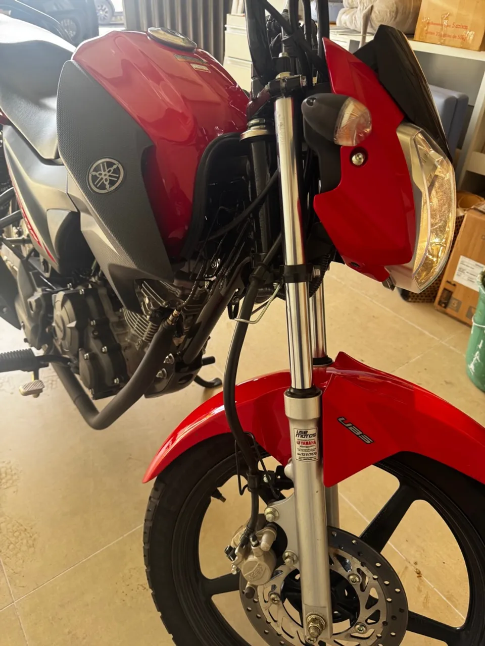 Moto nova com apenas 109 km