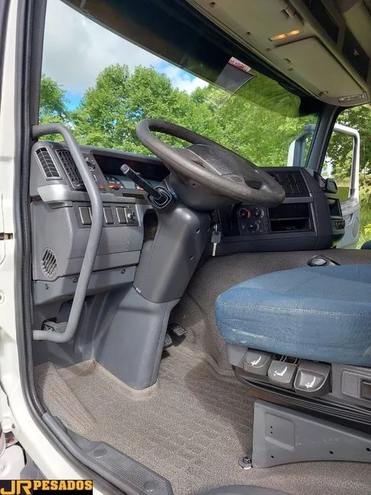 volvo fm 370 automático 6x2 completo teto alto ano 2011 - Foto 13