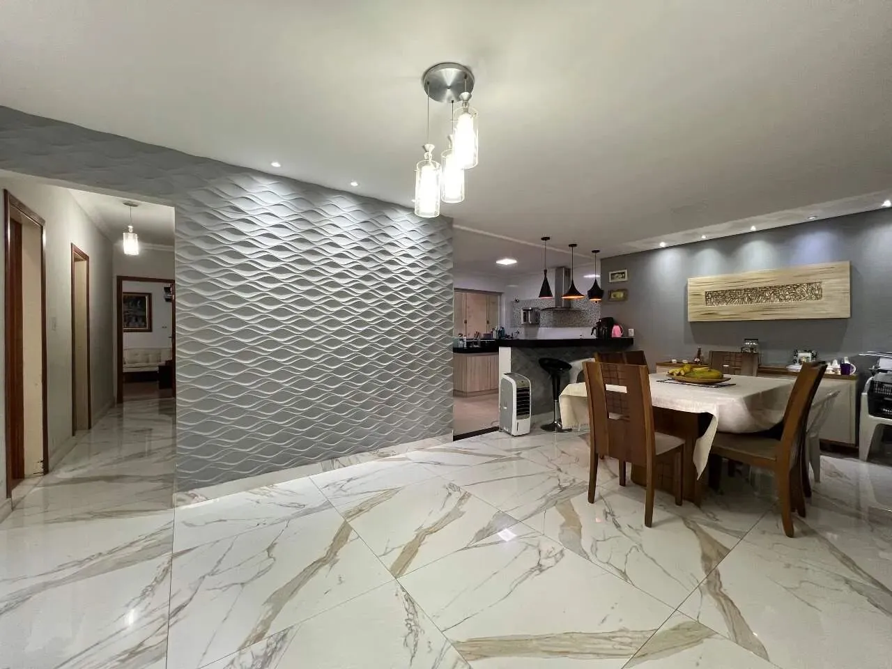 CASA LINEAR | 4 QUARTOS | 5 VAGAS | BAIRRO ITAPOÃ - R$ 1.270.000,00
