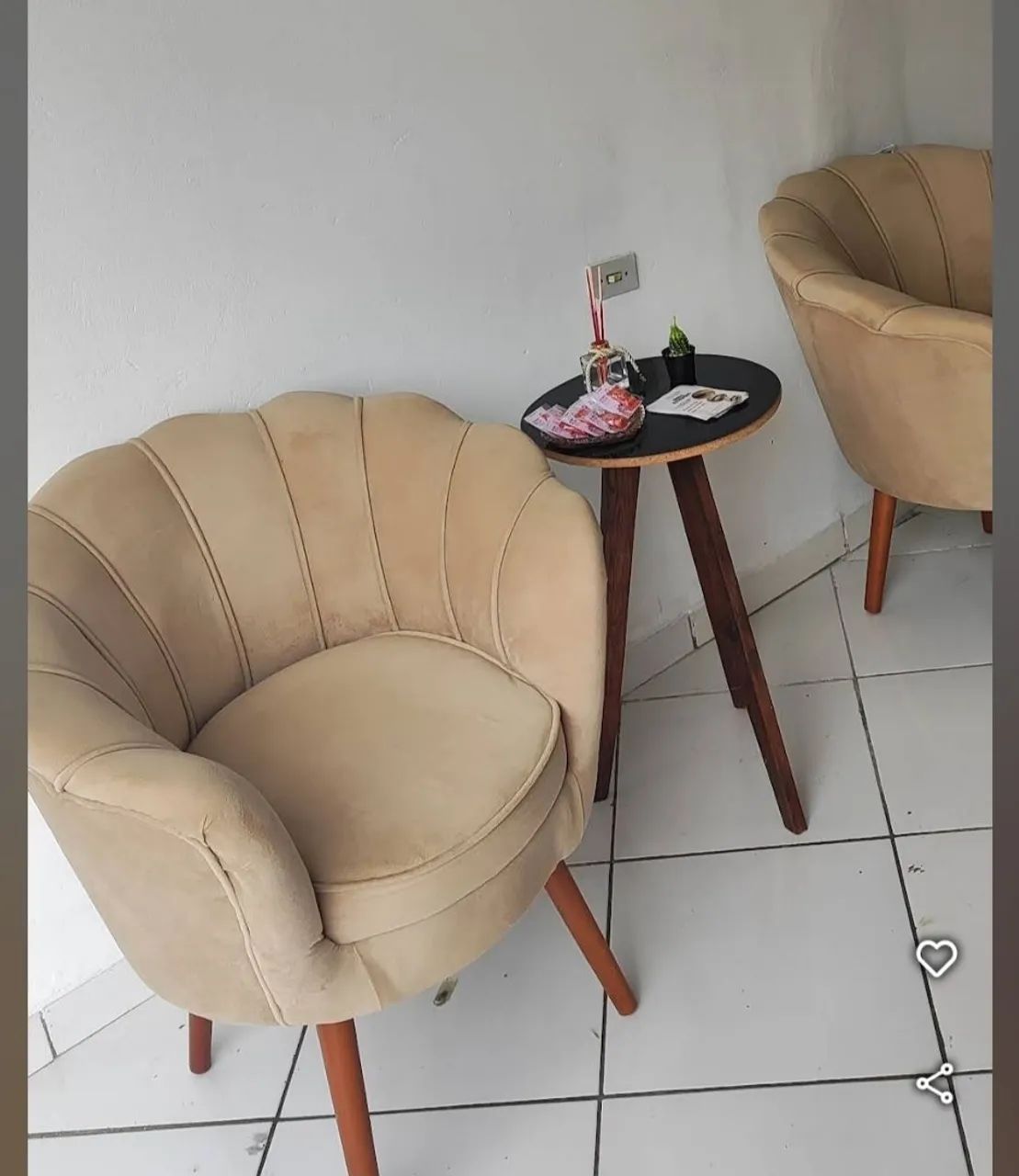 Poltronas pétala bege 