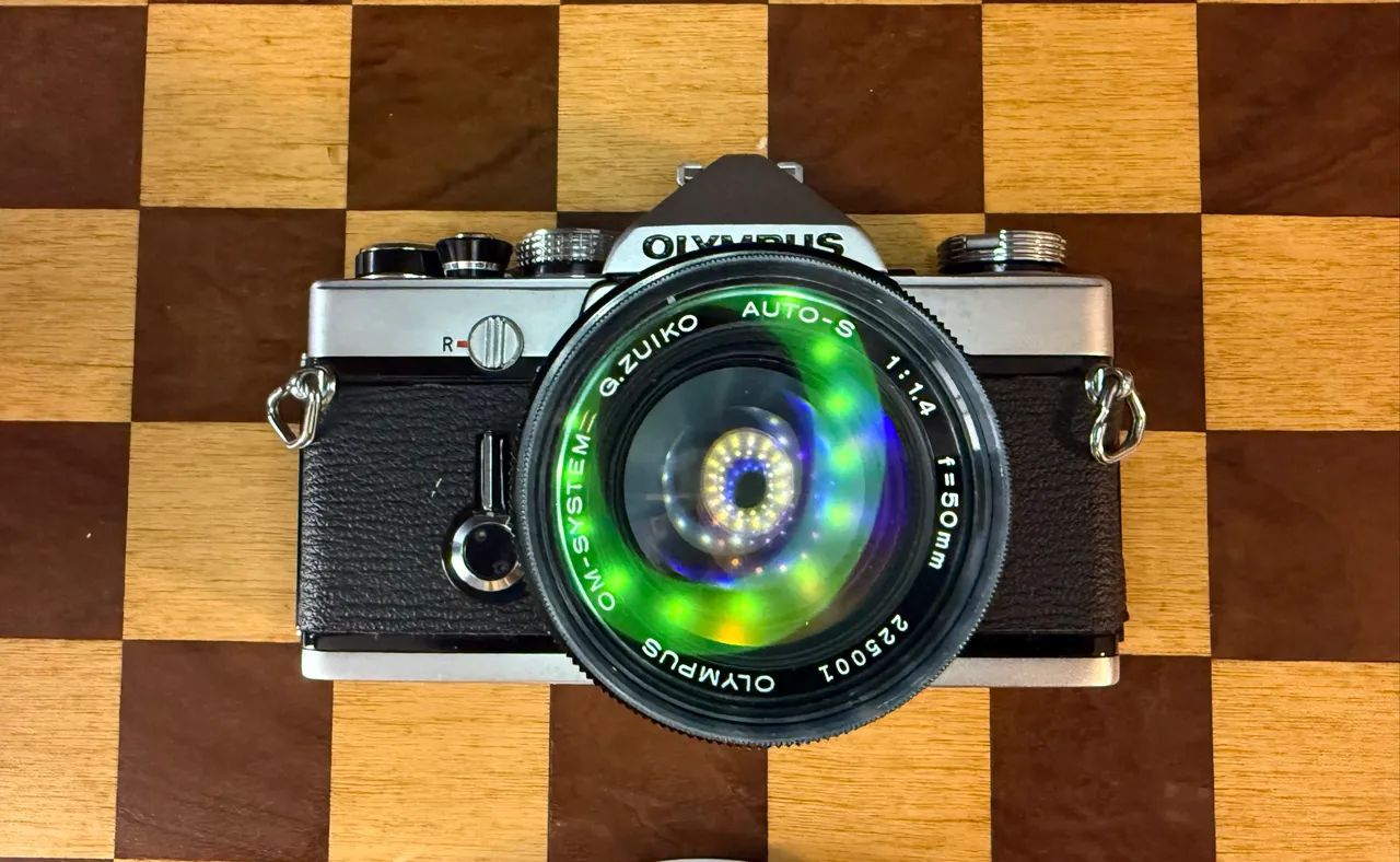 Câmera analógica Olympus Om1 om-1 revisada lente vermelha