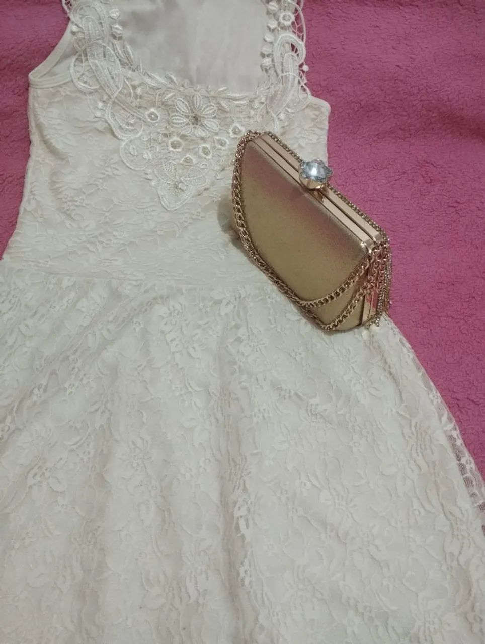 Vestido branco de renda 