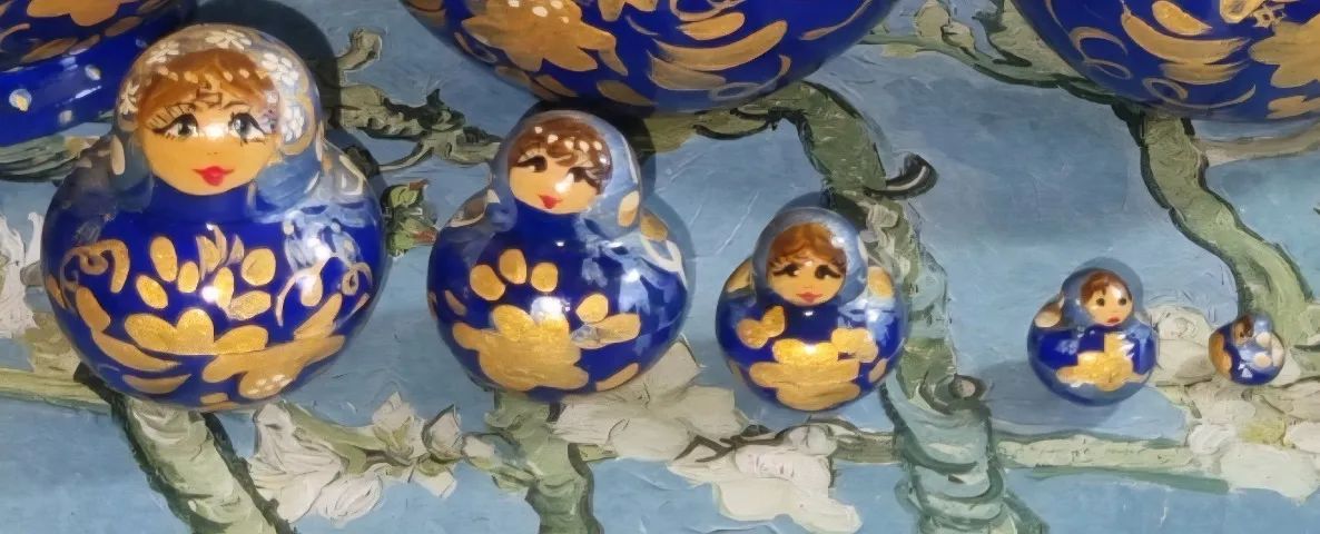 Boneca de madeira russa (Matryoshka) com dez bonequinhas encaixadas dentro dela. Nova - Foto 5