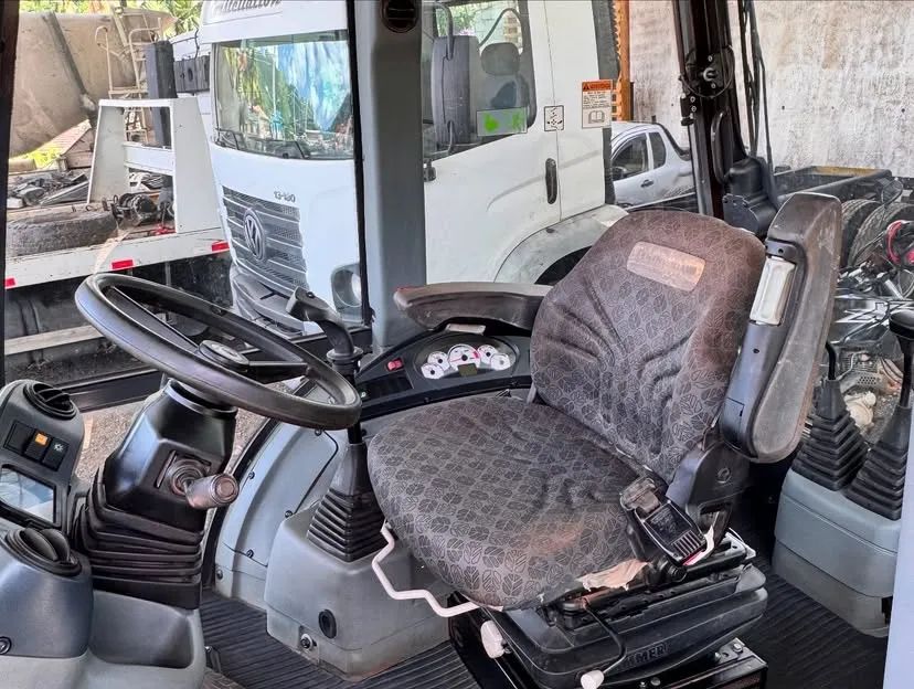 RETROESCAVADEIRA  - Foto 5