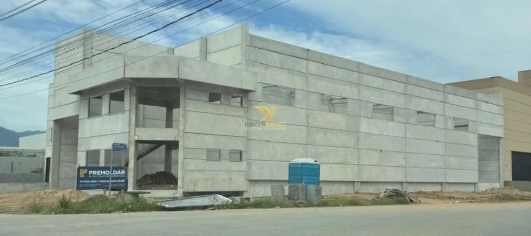 Aluguel de Galpão Comercial 688 m² em Pachecos, Palhoça - SC  