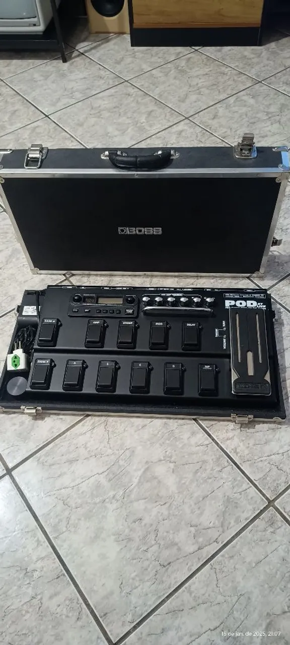Pedaleira LINE6 POD XT Live + Case