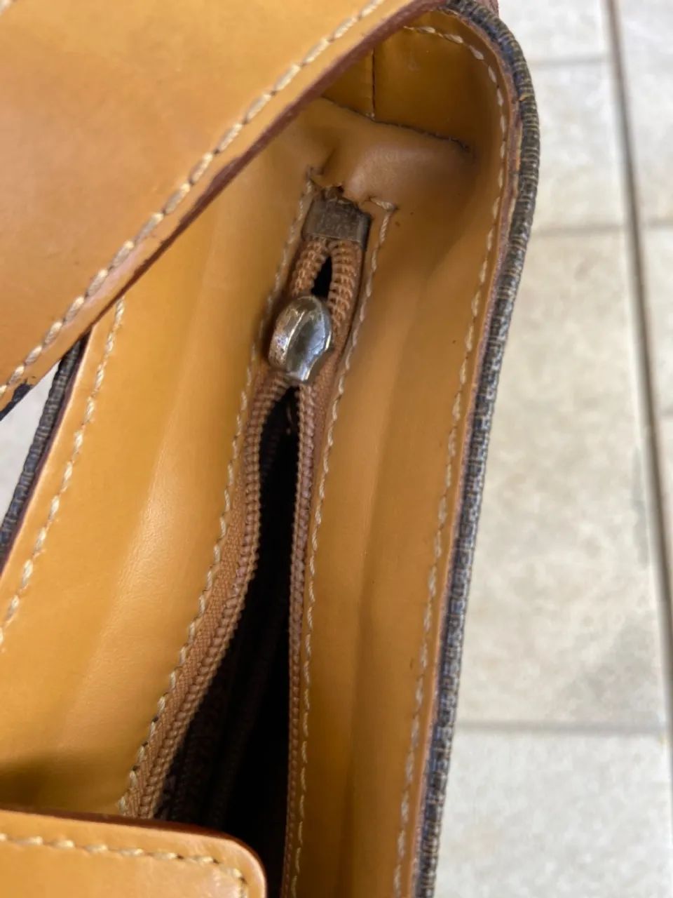 Bolsa de Ombro Victor Hugo Original - Foto 4