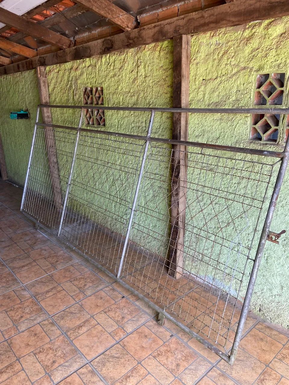 Portão de ferro em bom estado 