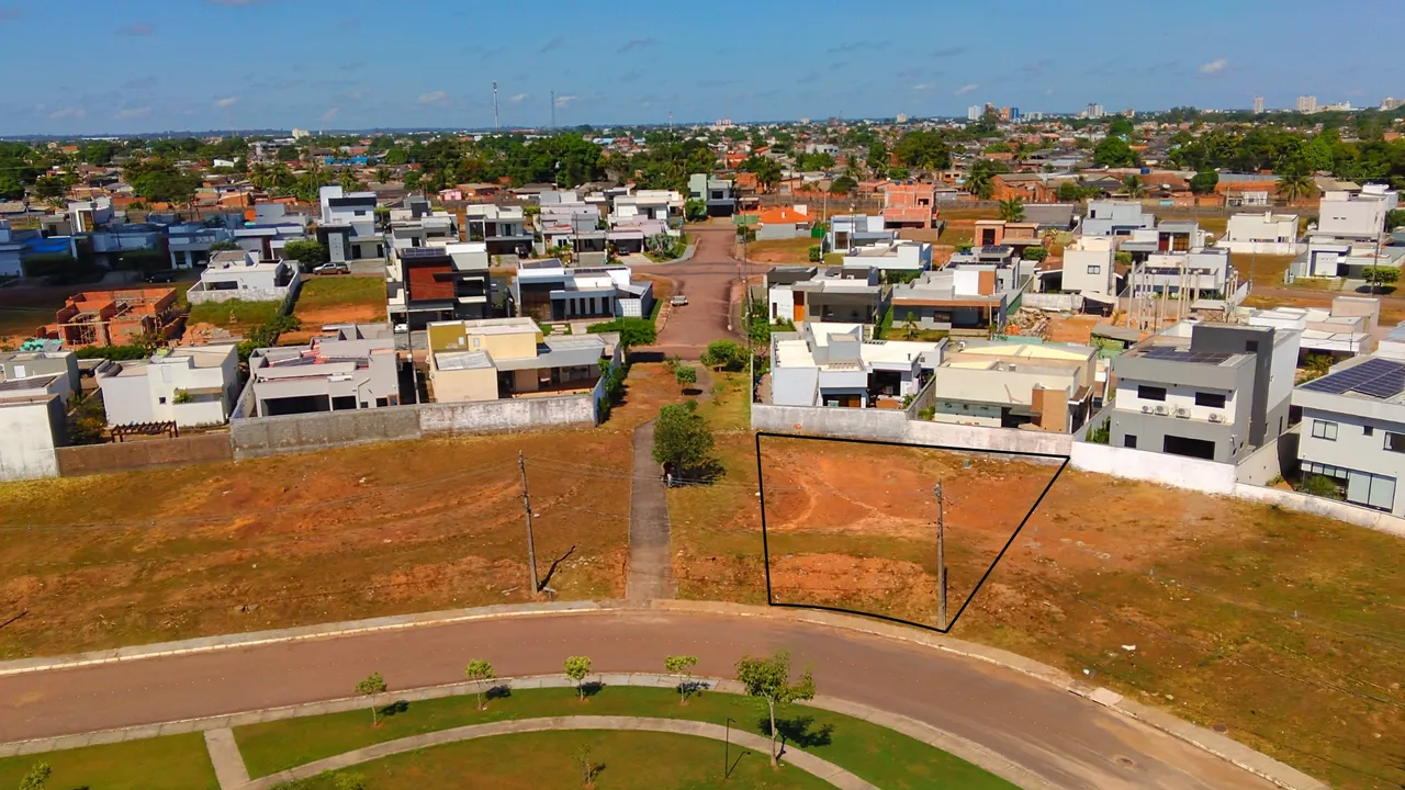 Lote Exclusivo no Condomínio Verana 461,41 m² Frente Praça, Nascente, Quitado e Registrad