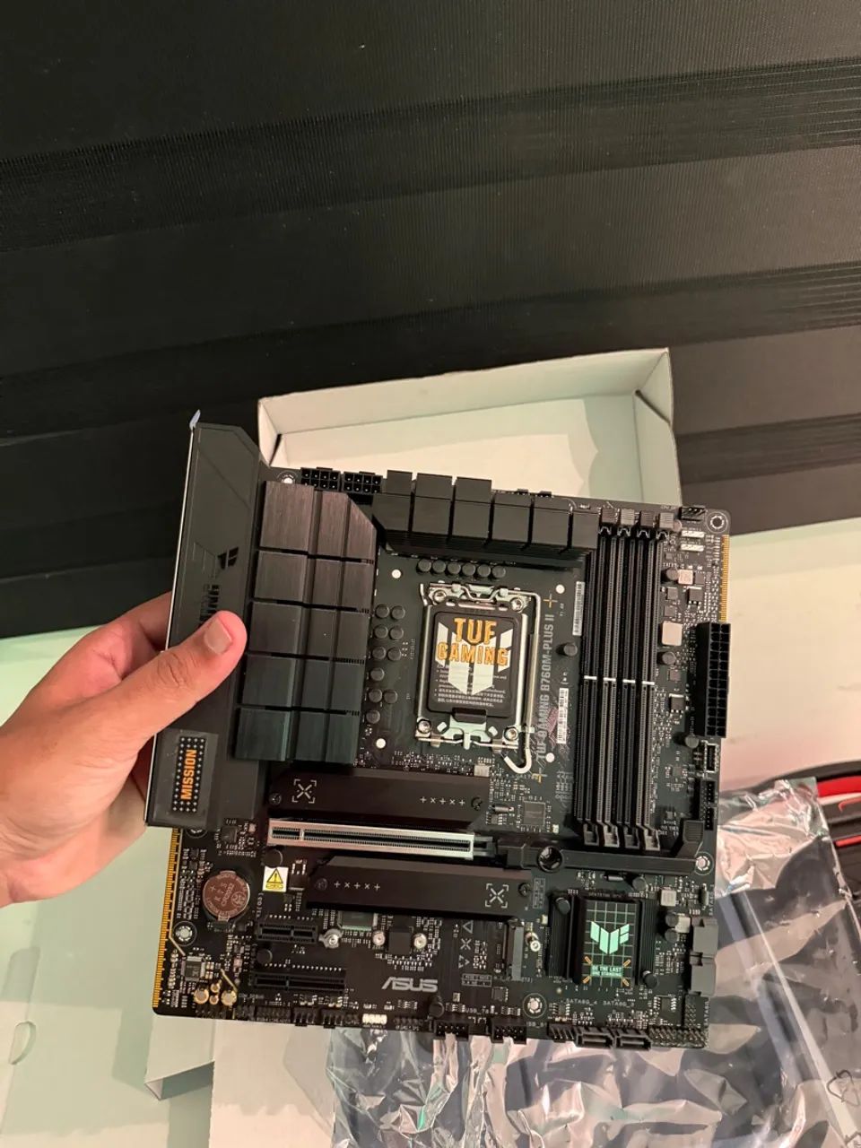 Placa-Mãe ASUS TUF GAMING B760M-PLUS II - Foto 4