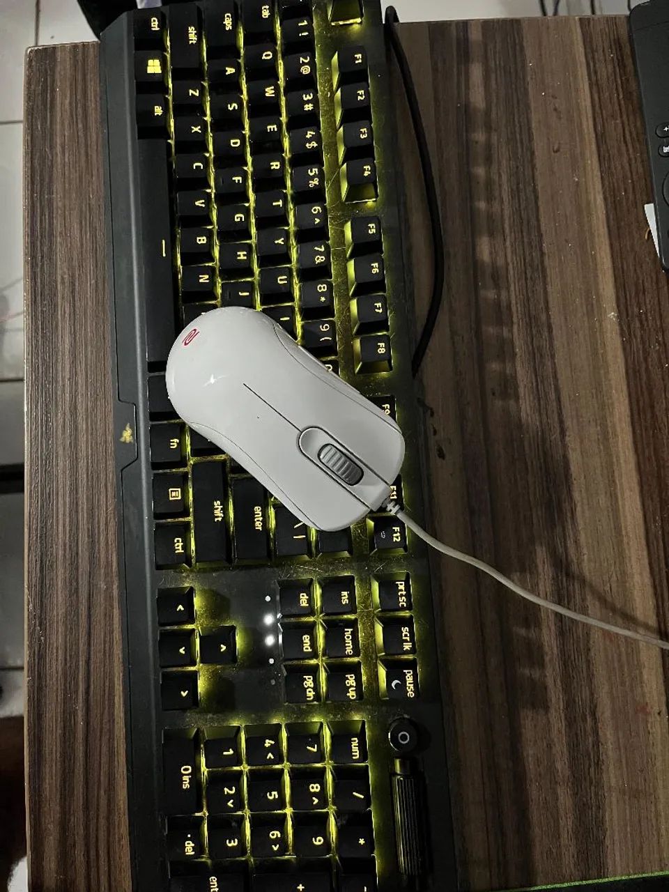 Teclado razer blackwidow + mouse benQ zowie