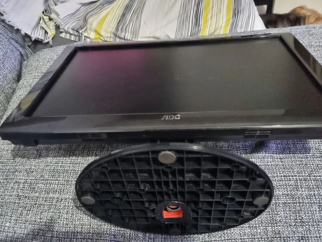 Monitor AOC LCD 18,5 com ALTO FALANTES EMBUTIDO - Foto 2
