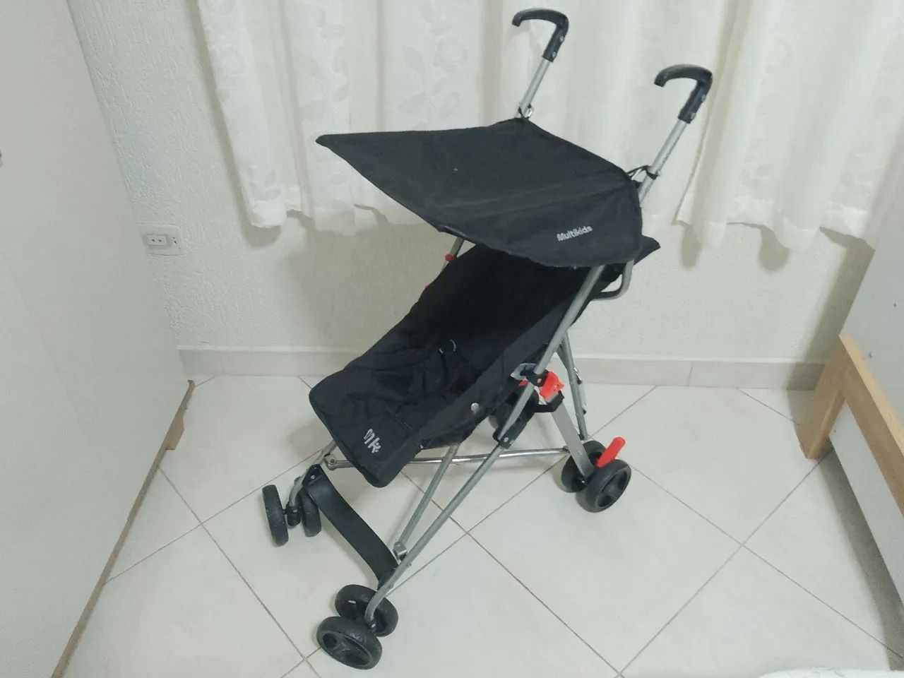 Carrinho de bebê compacto e prático - Foto 2