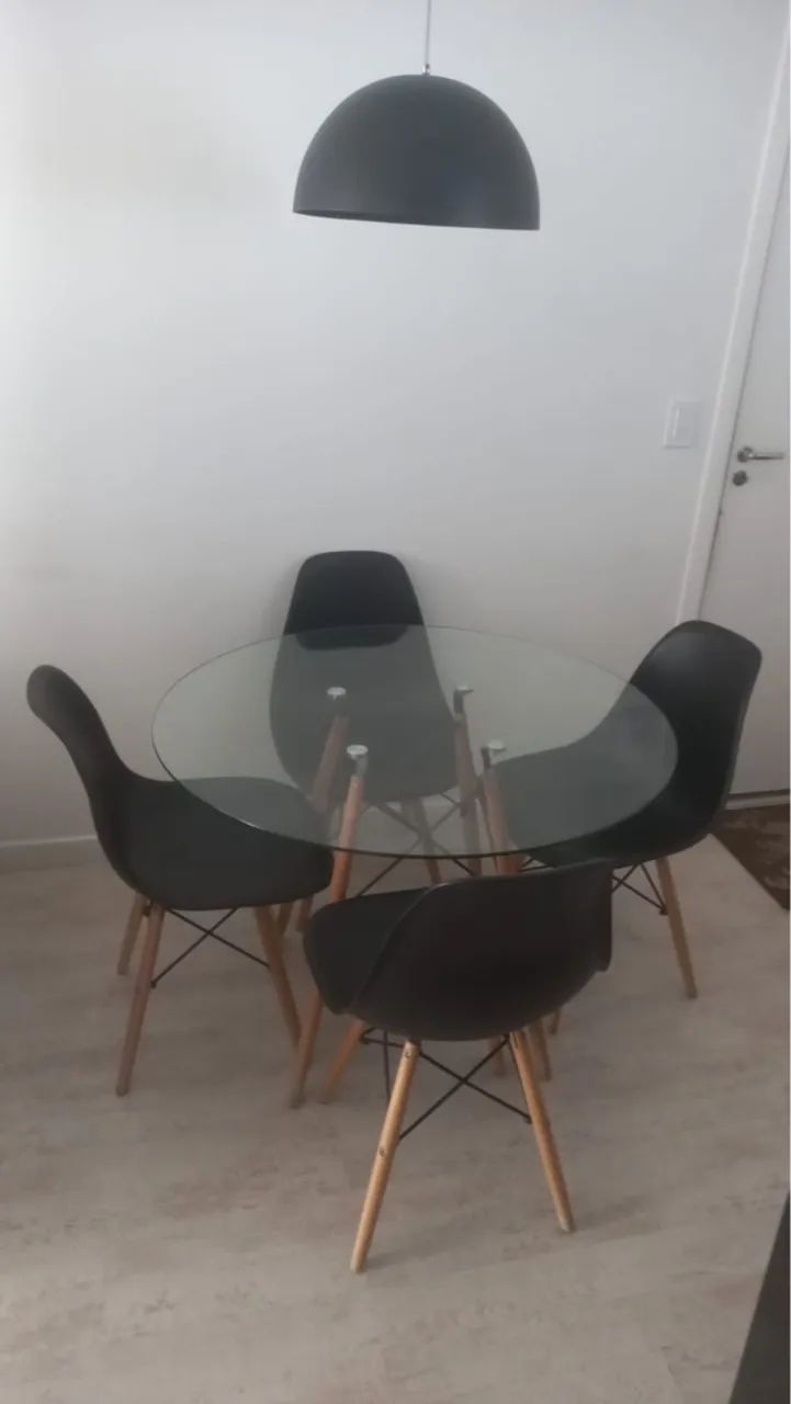 mesa com 4 cadeiras 