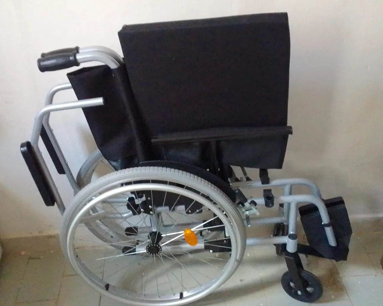 Vendo cadeira de rodas  - Foto 2