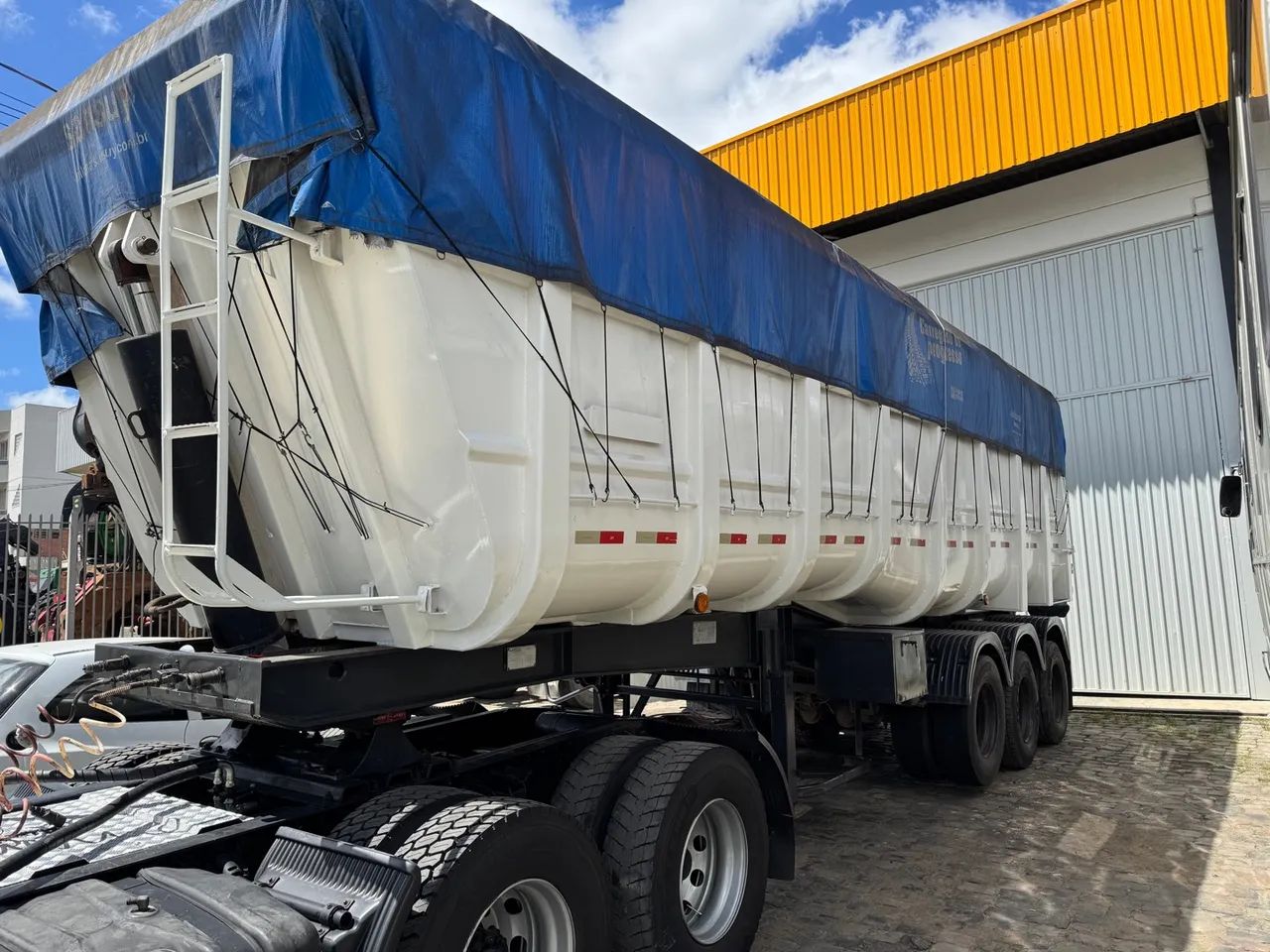 Caminhão Ford Cargo 2842 -basculante 45 cub - Foto 6