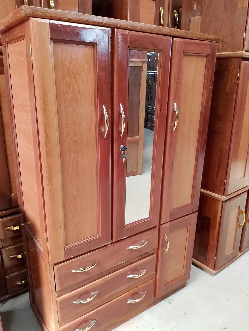 Guarda roupa de madeira com espelho frete grátis  - Foto 3