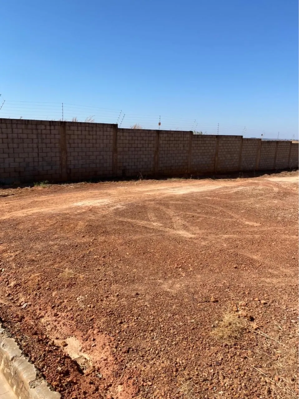 Vendo lote com 300m2 no residencial Villa suíça