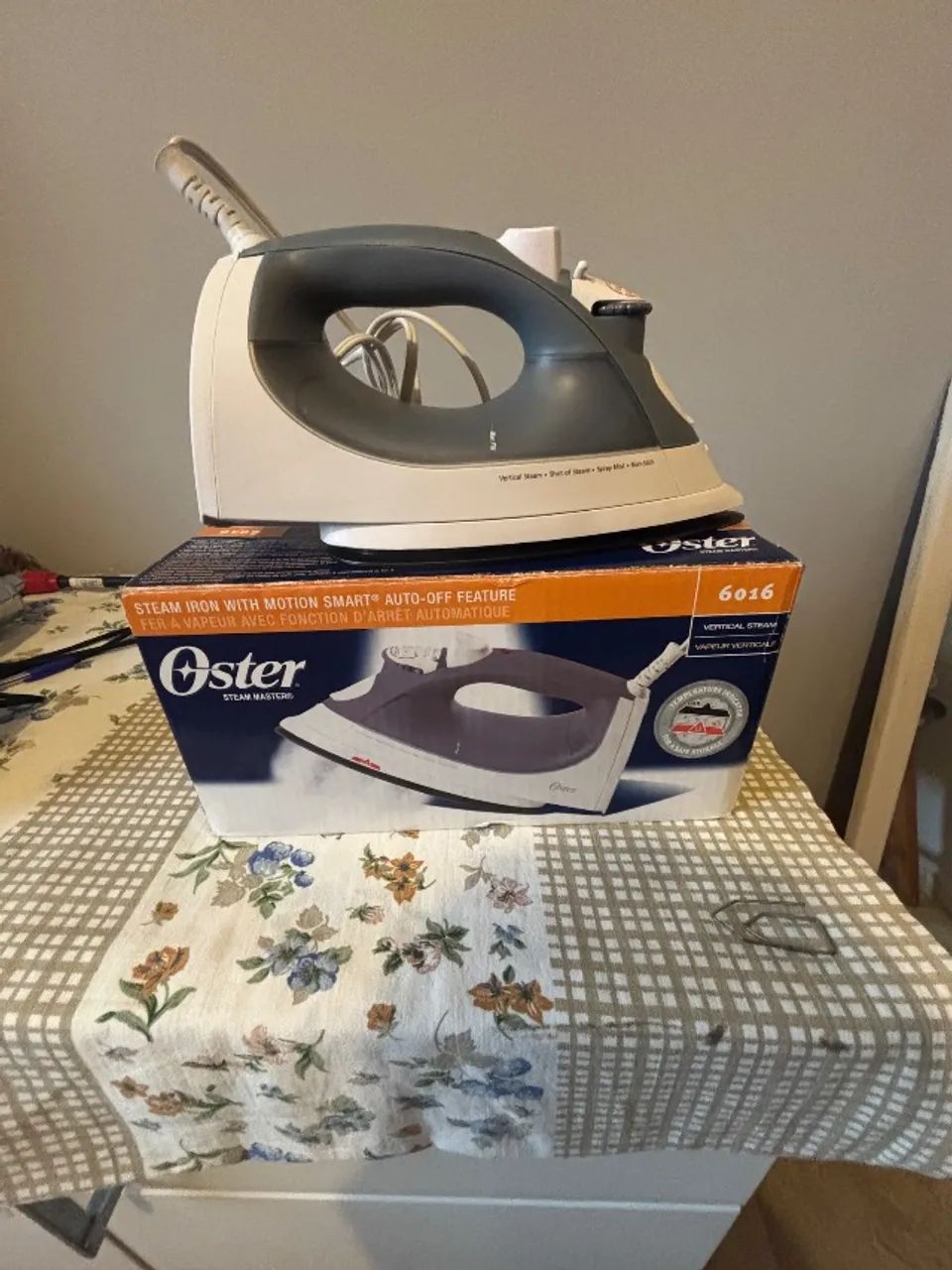 Ferro de passar roupa Oster - Foto 4