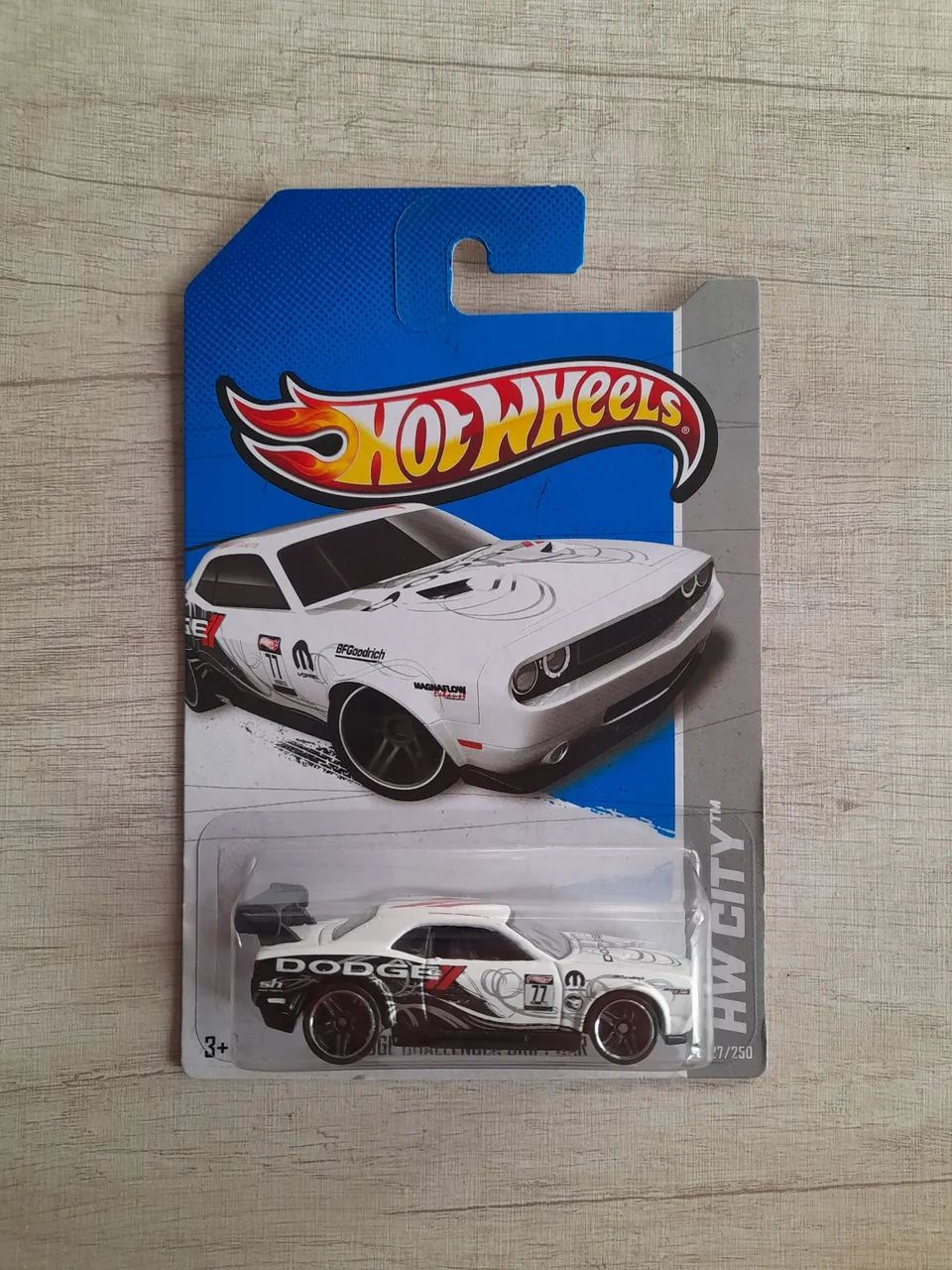 Hot Wheels Dodge Challenger SRT8 - HW 2013