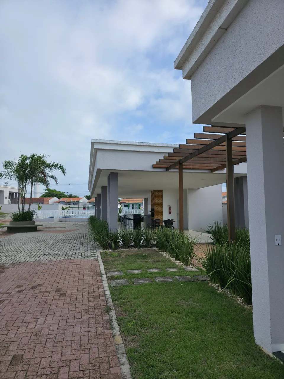 Alugo casa em condomínio