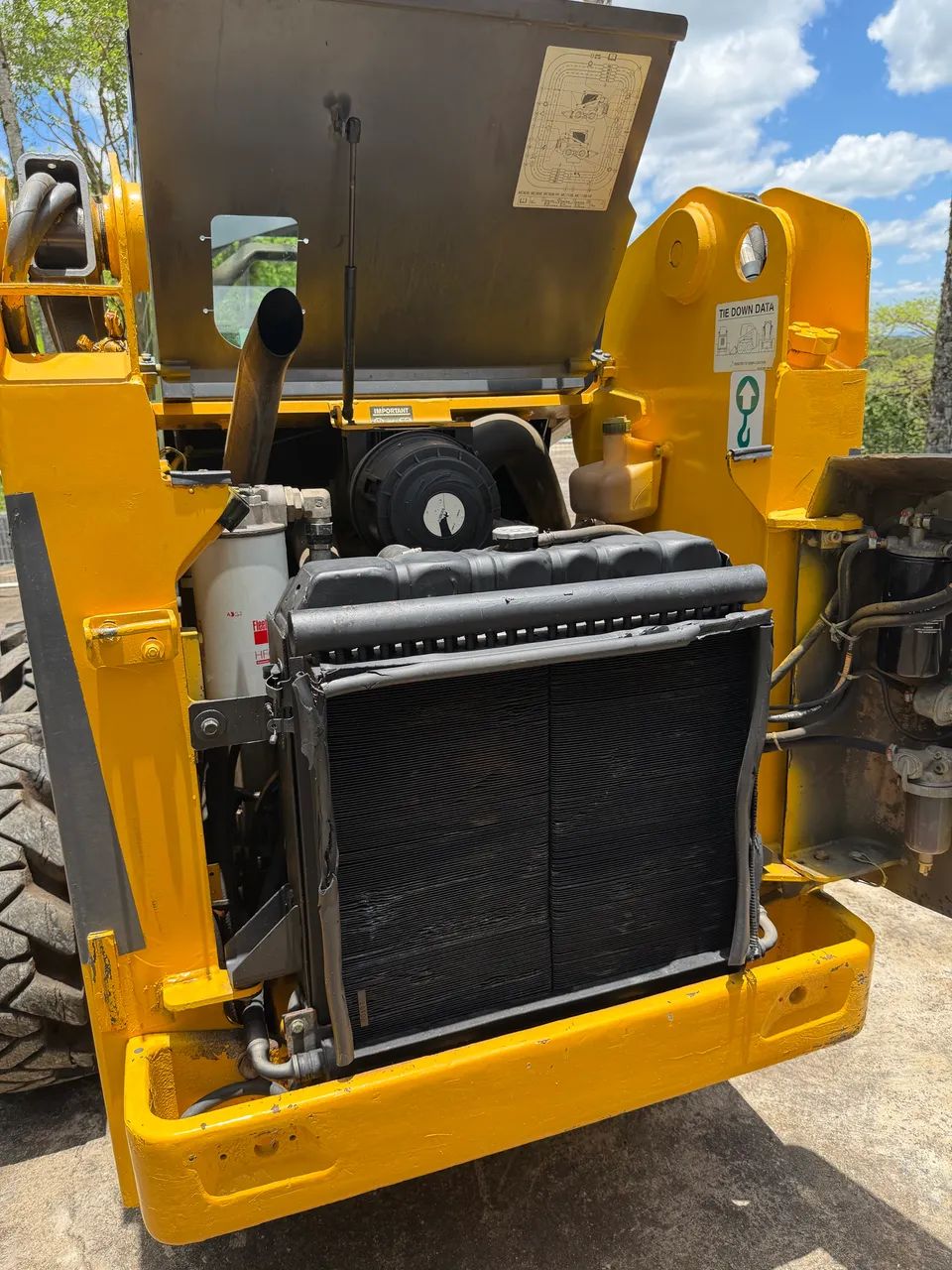 Mini Carregadeira Volvo MC80B Ano 2012 - Foto 4