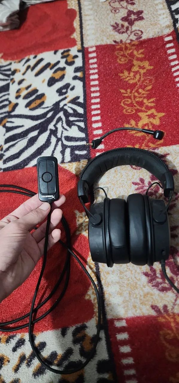 Headset profissional Cloud S Alpha com controle de Surround 7.1