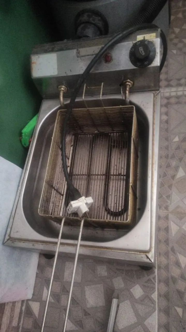 Vendo fritadeira Elétrica 220v