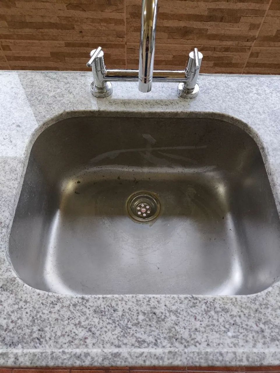 Pia de cozinha em granito com torneira misturador  - Foto 3