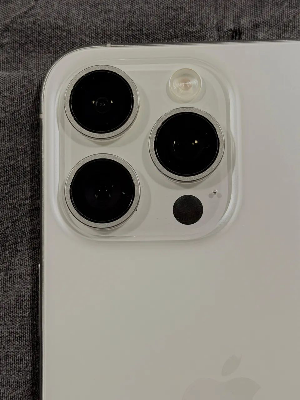 Vendo iPhone 15 Pro Max com nota fiscal  - Foto 3