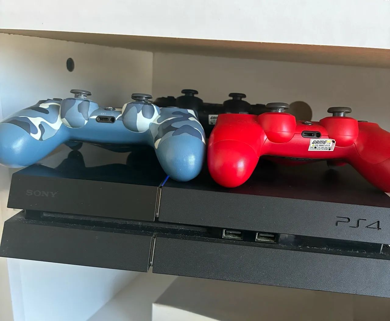 PS4 COM 3 CONTROLES E 4 JOGOS E CONSERTO PENDENTE