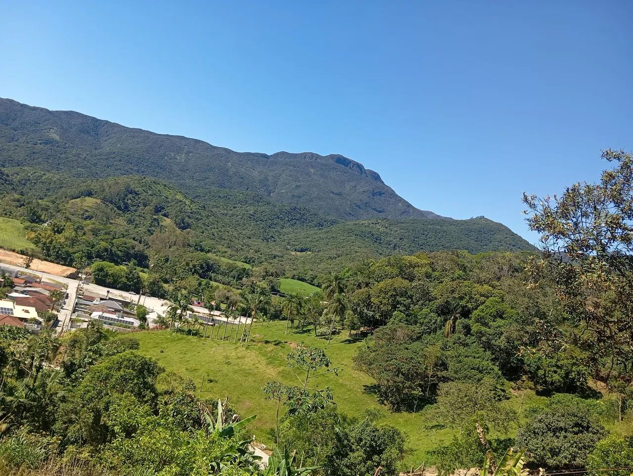 VENDE-SE OU TROCA: CHÁCARA 