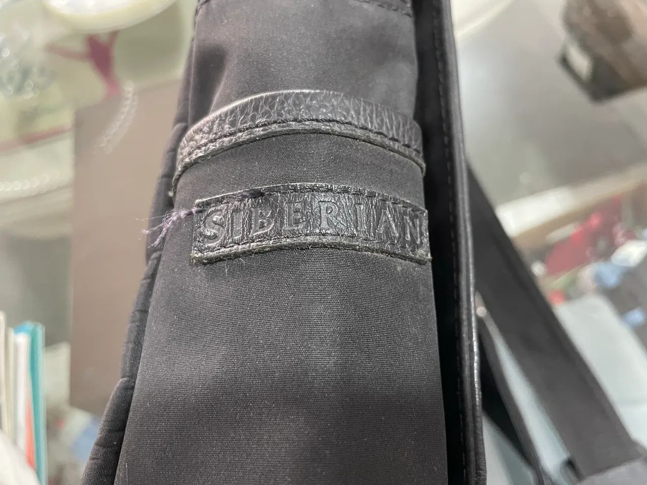 Bolsa Carteiro em Couro Siberiano - Foto 5